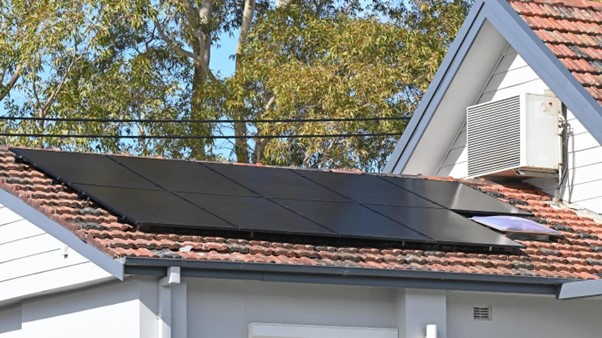 Home with solar panels in Oregon